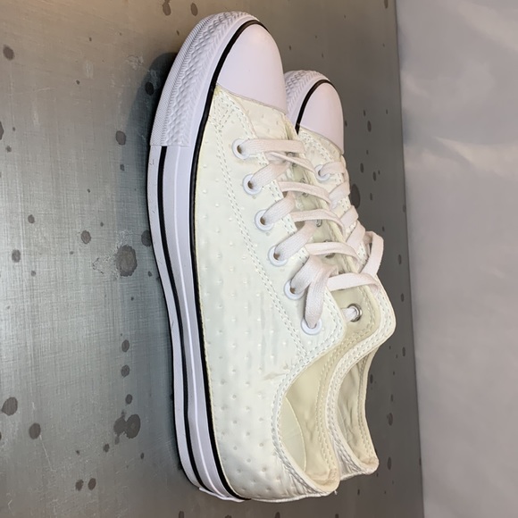 Converse low tops NWOT - Picture 6 of 7